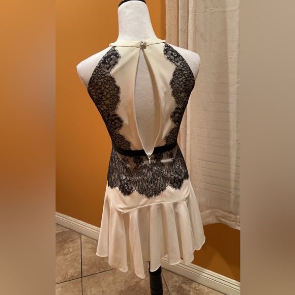 BCBG MAXAZRIA | Women’s MIDI Tiered Dress Size 0 - Picture 8 of 8